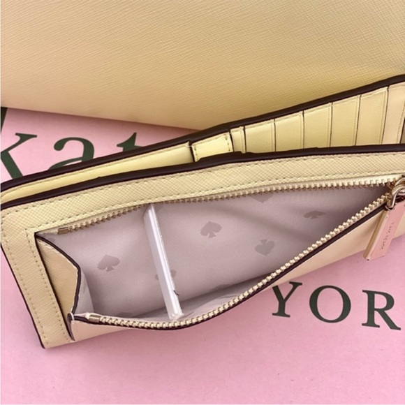 Kate Spade Staci Medium Satchel
Crossbody Bag and Wallet Set - Picture 13 of 14